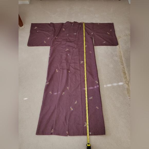 Traditional Japanese Vintage Women's Kimono (Purple/Plum Floral) - Made in Japan - Picture 11 of 14